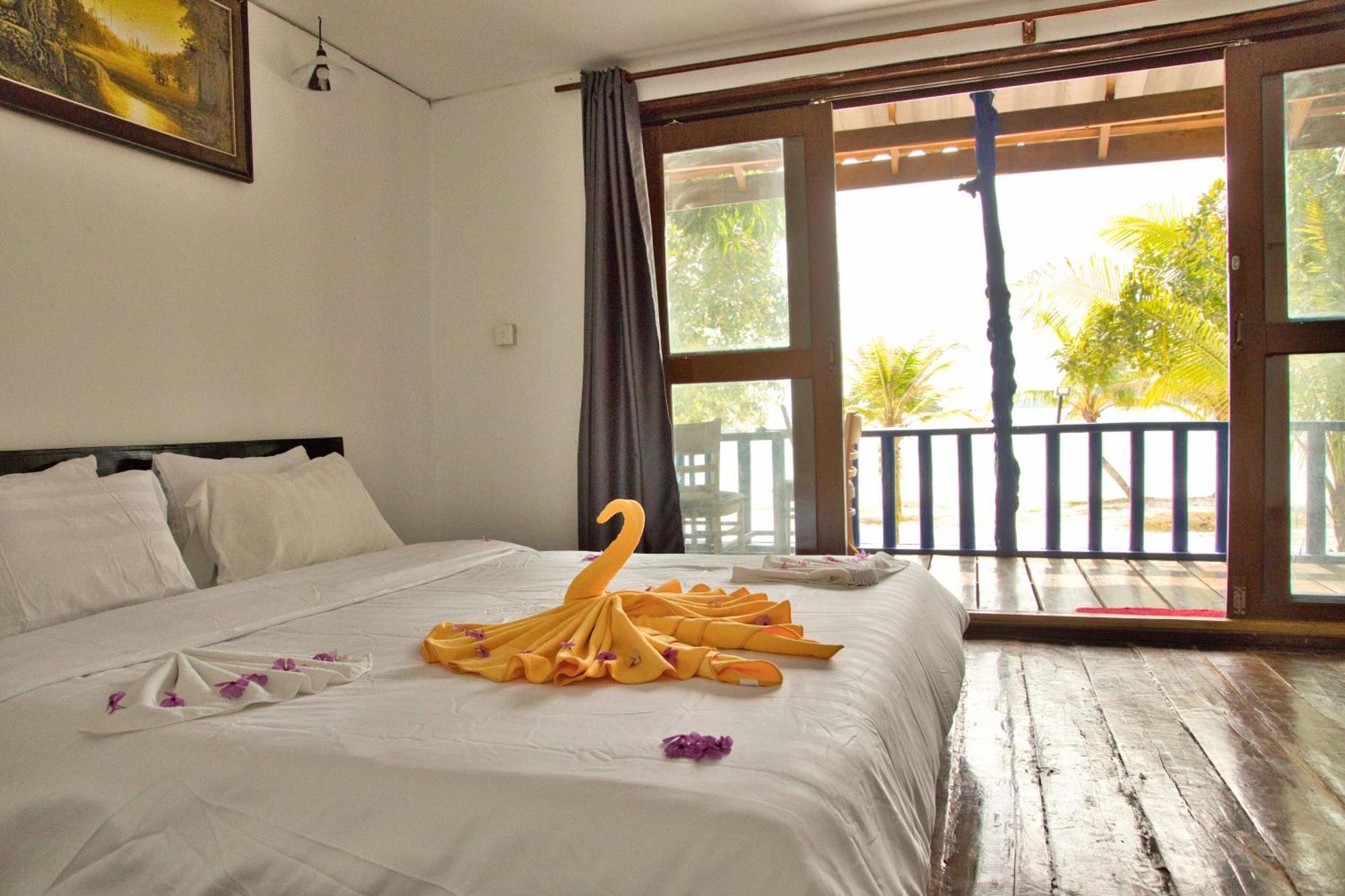 Koh Rong Beach Hostel And Bungalows Kaoh Touch Eksteriør bilde