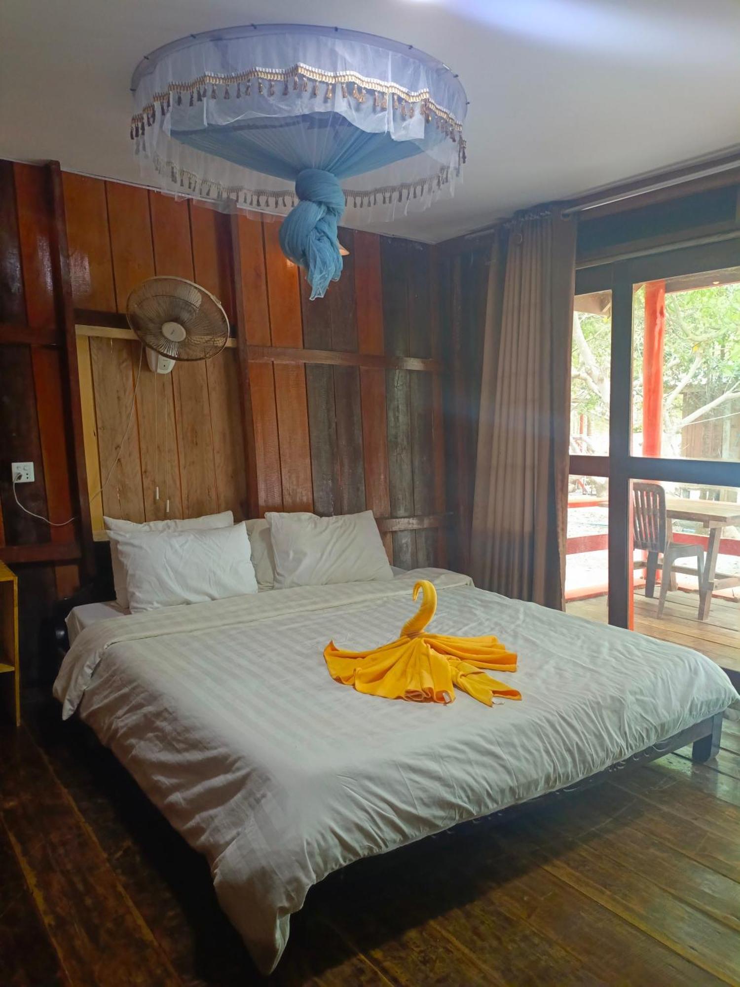 Koh Rong Beach Hostel And Bungalows Kaoh Touch Eksteriør bilde