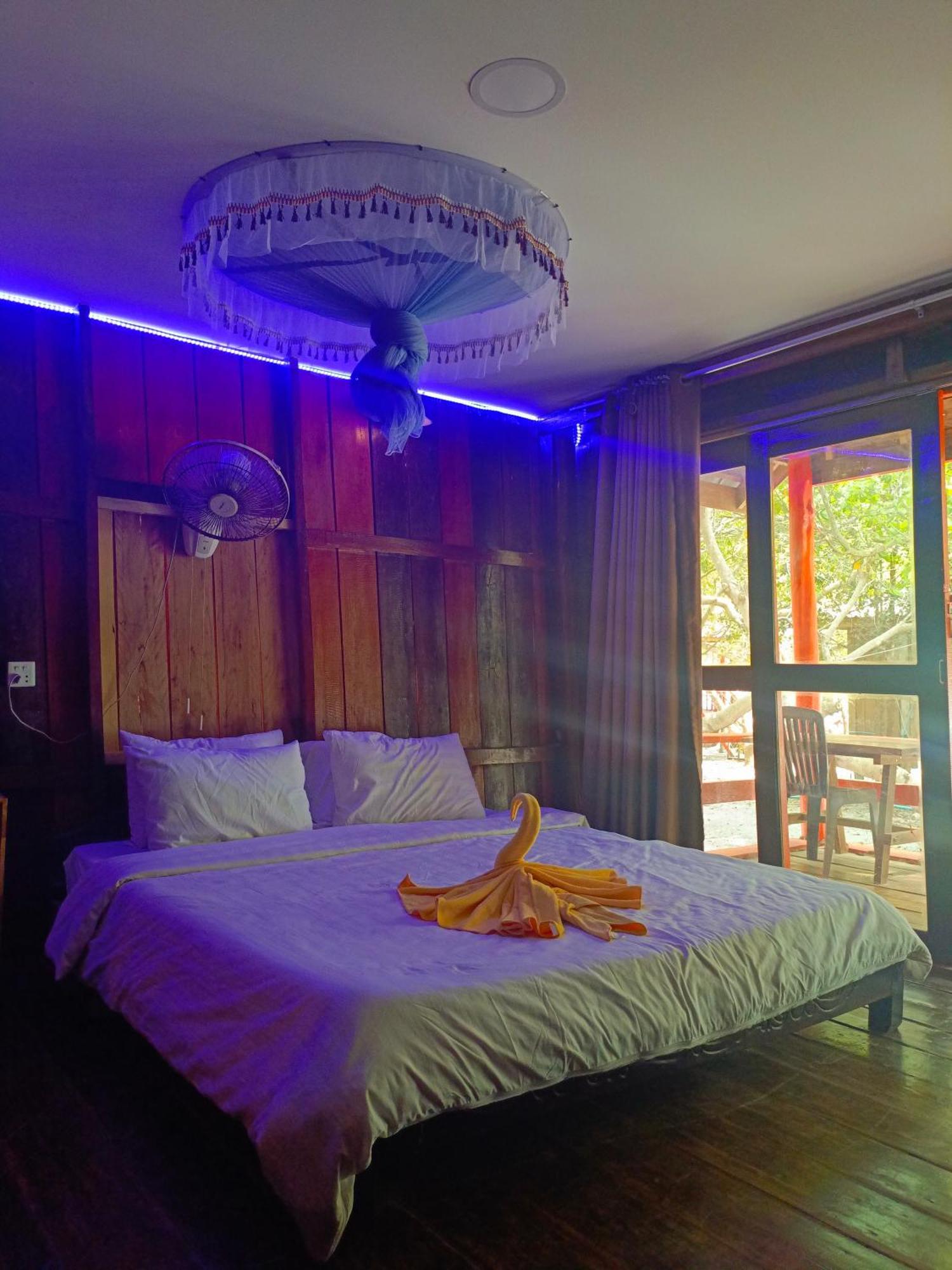 Koh Rong Beach Hostel And Bungalows Kaoh Touch Eksteriør bilde